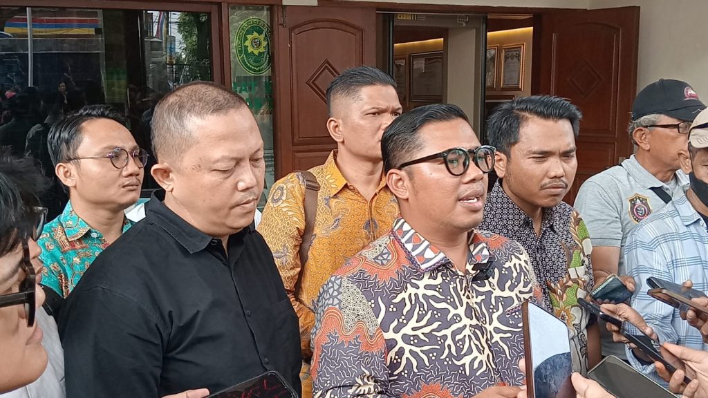 Charles Situmorang ,SH ,MH Bersama Tim Kuasa Hukum Li Sam Ronyu